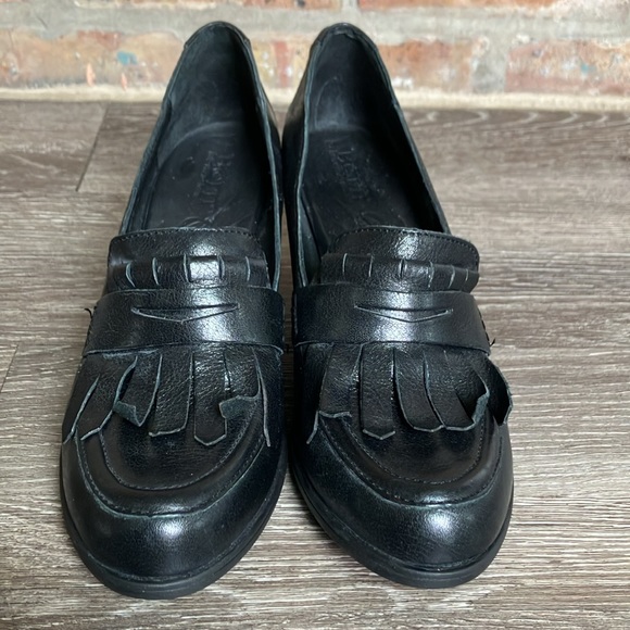 BORN - Picture 3 of 17